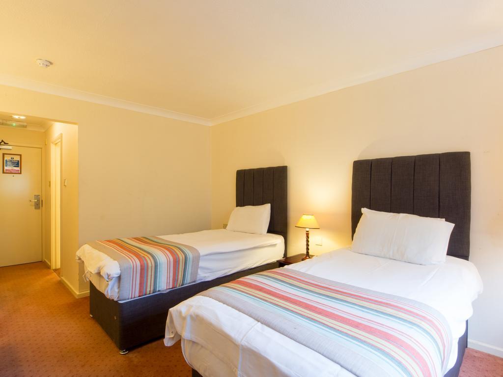 The Devil'S Punchbowl Hotel Hindhead Екстериор снимка
